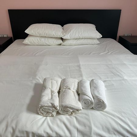 Warm And Modern Brand New Apartment Piraeus Bagian luar foto