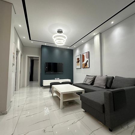 Warm And Modern Brand New Apartment Piraeus Bagian luar foto